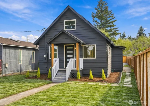 Photo 3 of Single family home for sale at 506 L St Se, Auburn, WA 98002 | MLS# NWM2581749 | Listing updated on 2026-09-25