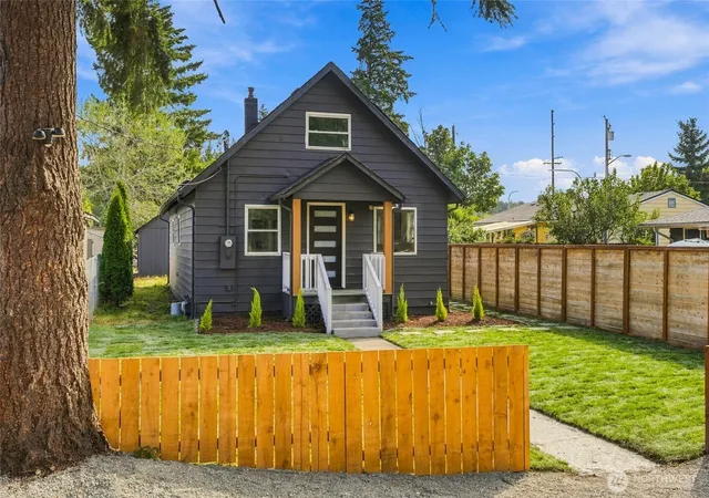 Photo 3 of Single family home for sale at 506 L St SE, Auburn, WA 98002 | MLS# NWM2581749 | Listing updated on 2026-09-25