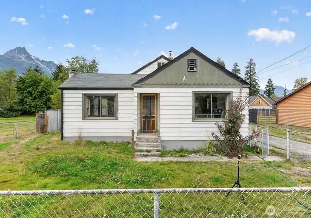 Photo 2 of Single family home for sale at 755 Sauk Ave, Darrington, WA 98241 | MLS# NWM2581750 | Listing updated on 2026-10-06