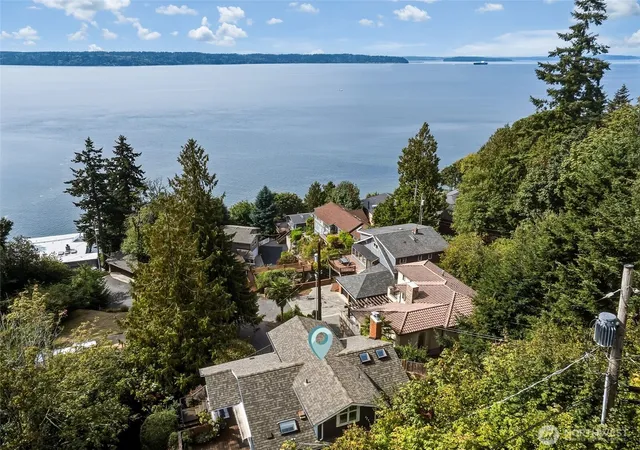 Photo 2 of Single family home for sale at 2704 Sw 152nd Place, Burien, WA 98166 | MLS# NWM2581752 | Listing updated on 2026-09-19