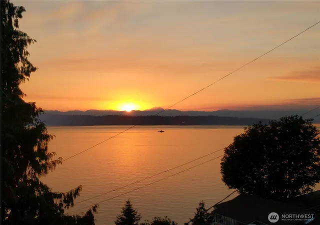 Photo 3 of Single family home for sale at 2704 Sw 152nd Place, Burien, WA 98166 | MLS# NWM2581752 | Listing updated on 2026-09-19