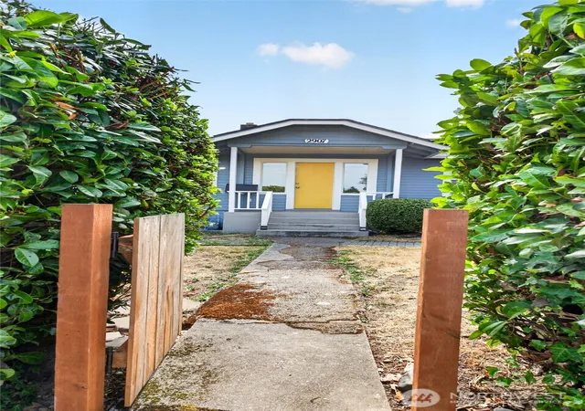 Photo 3 of Single family home for sale at 2907 SW 2909 Cloverdale St, Seattle, WA 98126 | MLS# NWM2581774 | Listing updated on 2026-10-02