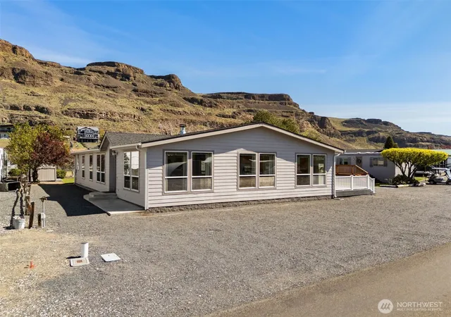Photo 2 of Manufactured home for sale at 905 Hunter Ave Sw, Quincy, WA 98848 | MLS# NWM2581793 | Listing updated on 2026-09-26