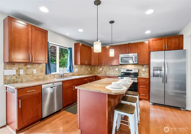 Photo 4 of Single family home for sale at 215 SW 144th Street, Burien, WA 98166 | MLS# NWM2581795 | Listing updated on 2026-09-30