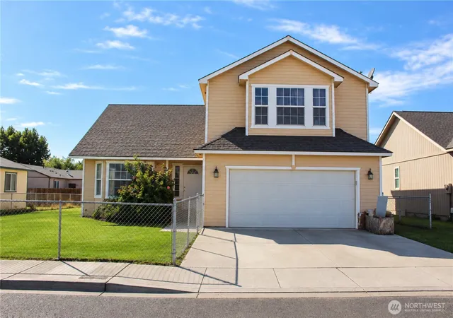 Photo 2 of Single family home for sale at 1705 Guernsey St, Sunnyside, WA 98944 | MLS# NWM2581798 | Listing updated on 2026-09-23