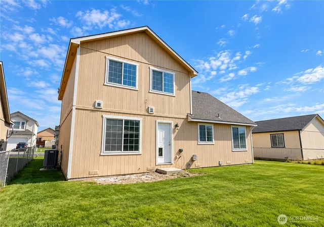 Photo 4 of Single family home for sale at 1705 Guernsey St, Sunnyside, WA 98944 | MLS# NWM2581798 | Listing updated on 2026-09-23