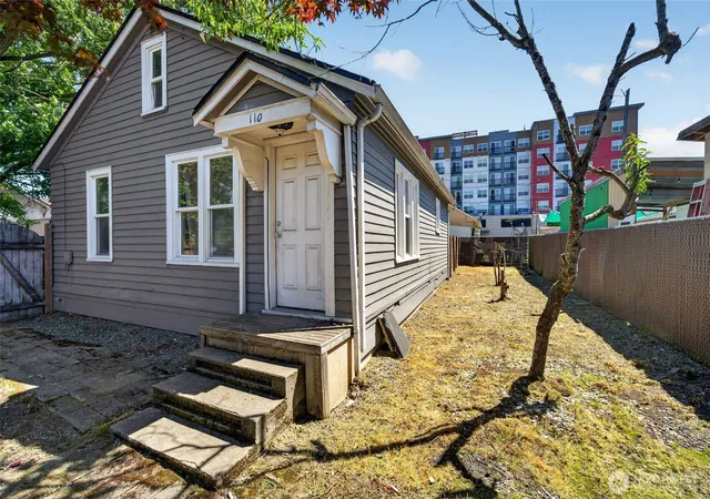 Photo 1 of Single family home for sale at 110 Lincoln Ave, Kent, WA 98032 | MLS# NWM2581811 | Listing updated on 2026-09-18
