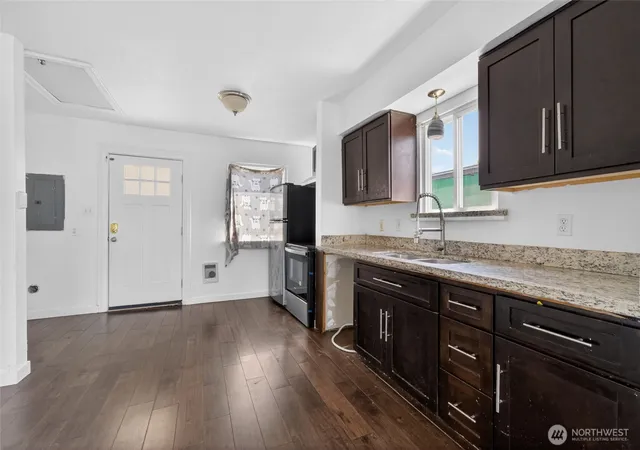 Photo 4 of Single family home for sale at 110 Lincoln Ave, Kent, WA 98032 | MLS# NWM2581811 | Listing updated on 2026-09-18