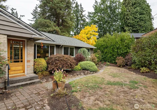 Photo 3 of Single family home for sale at 124 N 180th Street, Shoreline, WA 98133 | MLS# NWM2581816 | Listing updated on 2026-10-02