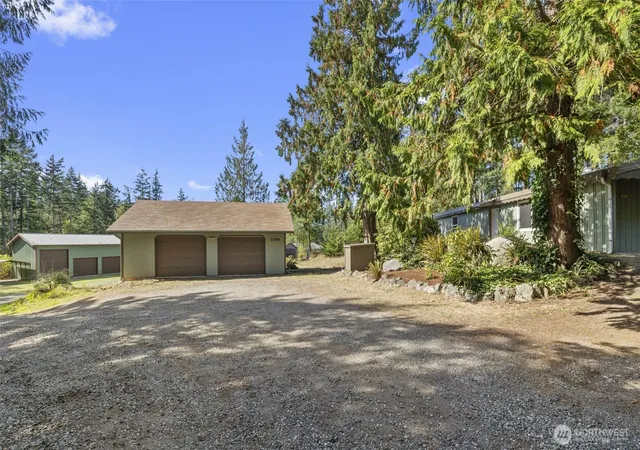 Photo 4 of Manufactured home for sale at 3399 Wilson Rd, Oak Harbor, WA 98277 | MLS# NWM2581837 | Listing updated on 2026-09-30