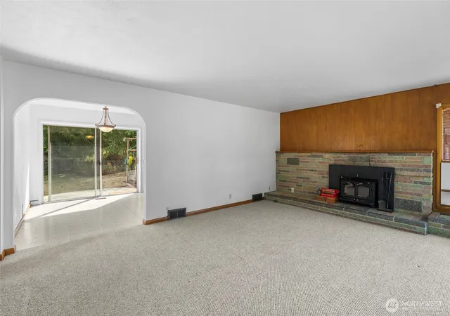 Photo 3 of Sale Pending at 344 SE O'leary St, Oak Harbor, WA 98277 | MLS# NWM2581849 | Listing updated on 2026-10-03