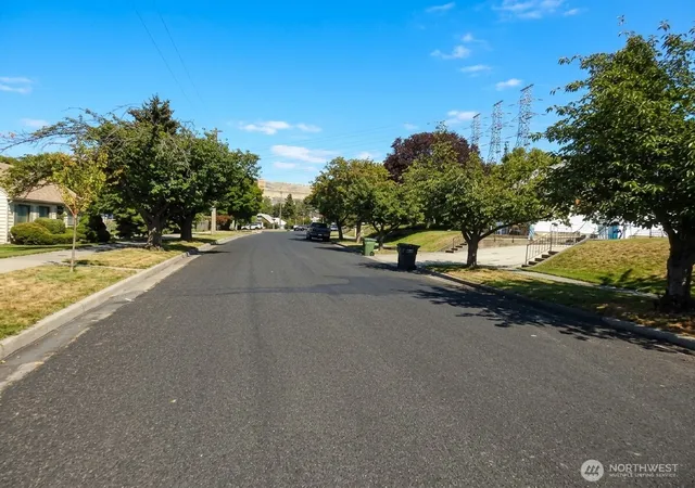 Photo 3 of Single family home for sale at 308 Stevens Ave, Coulee Dam, WA 99116 | MLS# NWM2581873 | Listing updated on 2026-09-22