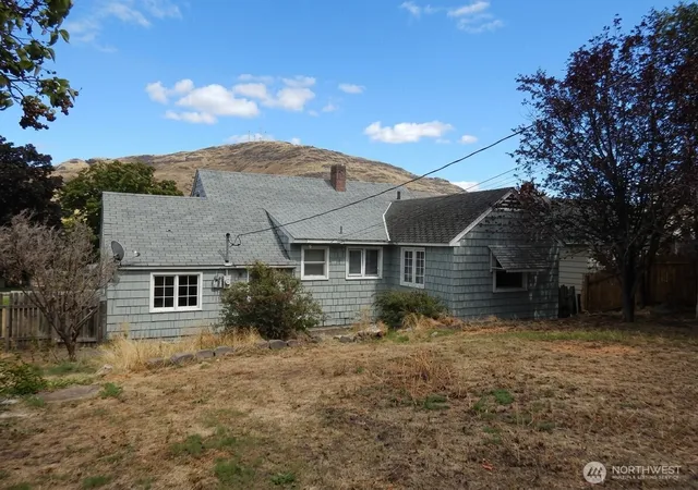 Photo 3 of Single family home for sale at 308 Stevens Ave, Coulee Dam, WA 99116 | MLS# NWM2581873 | Listing updated on 2026-09-22