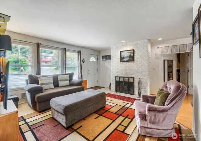 Photo 2 of Single family home for sale at 17415 128 Avenue Se, Renton, WA 98058 | MLS# NWM2581878 | Listing updated on 2026-09-23