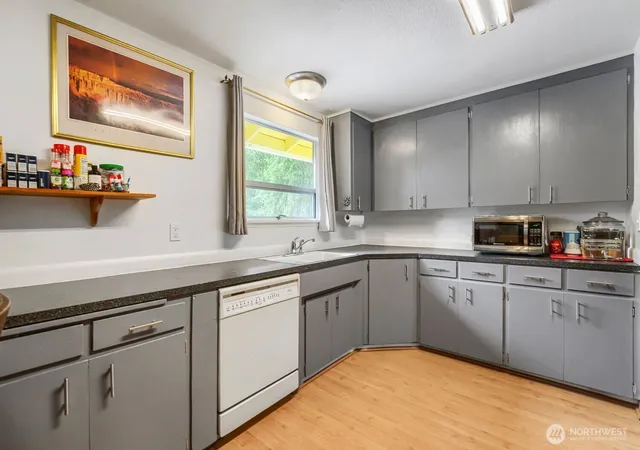 Photo 4 of Single family home for sale at 17415 128 Avenue SE, Renton, WA 98058 | MLS# NWM2581878 | Listing updated on 2026-09-23