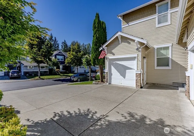 Photo 3 of Single family home for sale at 6530 SE Montevista Dr, Auburn, WA 98092 | MLS# NWM2581880 | Listing updated on 2026-09-29