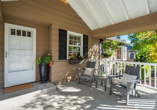 Photo 2 of Single family home for sale at 6818 49th Avenue NE, Seattle, WA 98115 | MLS# NWM2581882 | Listing updated on 2026-10-11