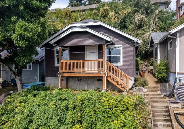 Photo 1 of Single family home for sale at 703 Allen St, Kelso, WA 98626 | MLS# NWM2581890 | Listing updated on 2026-09-25