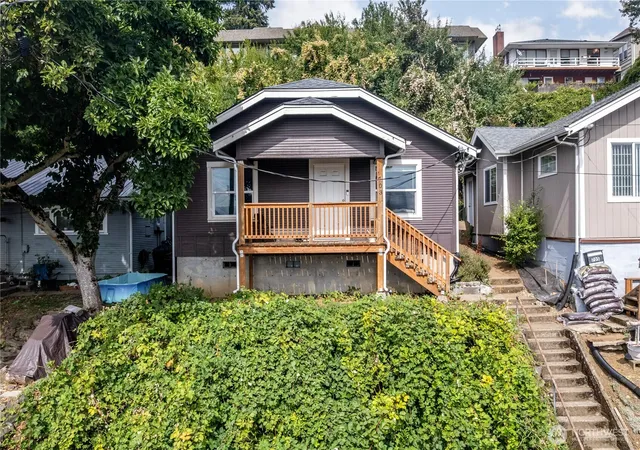 Photo 2 of Single family home for sale at 703 Allen St, Kelso, WA 98626 | MLS# NWM2581890 | Listing updated on 2026-09-25