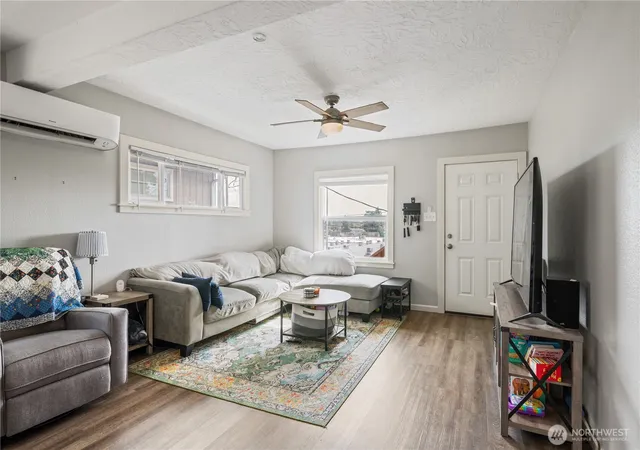 Photo 3 of Single family home for sale at 703 Allen St, Kelso, WA 98626 | MLS# NWM2581890 | Listing updated on 2026-09-25