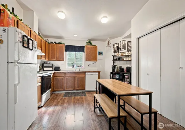 Photo 4 of House for sale at 1403 S 18th Avenue, Yakima, WA 98902 | MLS# NWM2581901 | Listing updated on 2026-09-25