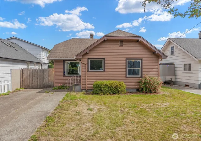 Photo 2 of Single family home for sale at 630 20th Avenue, Longview, WA 98632 | MLS# NWM2581914 | Listing updated on 2026-10-01
