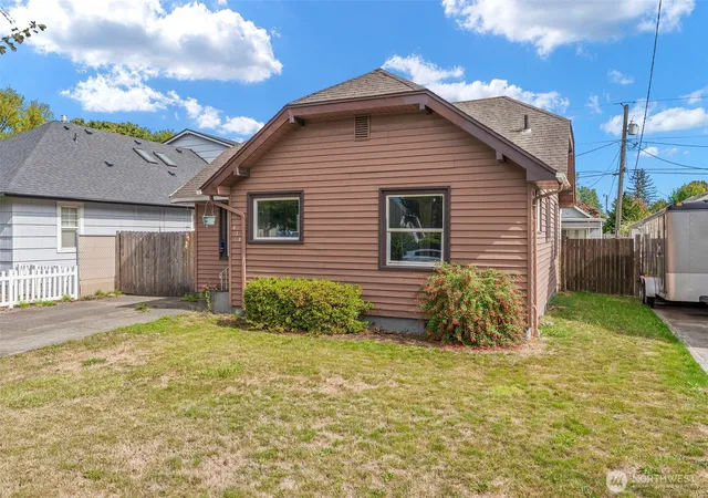 Photo 3 of Single family home for sale at 630 20th Avenue, Longview, WA 98632 | MLS# NWM2581914 | Listing updated on 2026-10-01