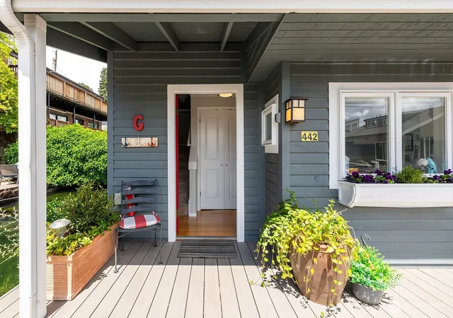 Photo 2 of Single family home for sale at 1210 E Shelby St #G, Seattle, WA 98102 | MLS# NWM2581922 | Listing updated on 2026-09-25