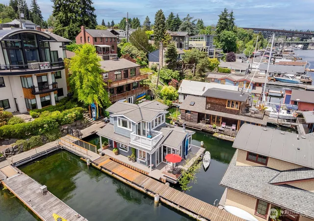 Photo 3 of Single family home for sale at 1210 E Shelby St #G, Seattle, WA 98102 | MLS# NWM2581922 | Listing updated on 2026-09-25