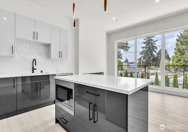 Photo 2 of Townhouse for sale at 7005 Northeast 182nd St #102, Kenmore, WA 98028 | MLS# NWM2581929 | Listing updated on 2026-09-23
