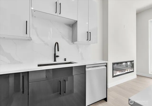 Photo 3 of Townhouse for sale at 7005 Northeast 182nd St #102, Kenmore, WA 98028 | MLS# NWM2581929 | Listing updated on 2026-09-23