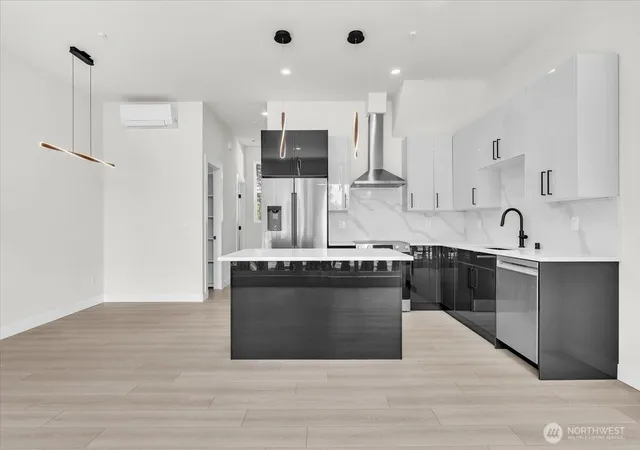 Photo 3 of Townhouse for sale at 7005 Northeast 182nd St #102, Kenmore, WA 98028 | MLS# NWM2581929 | Listing updated on 2026-09-23