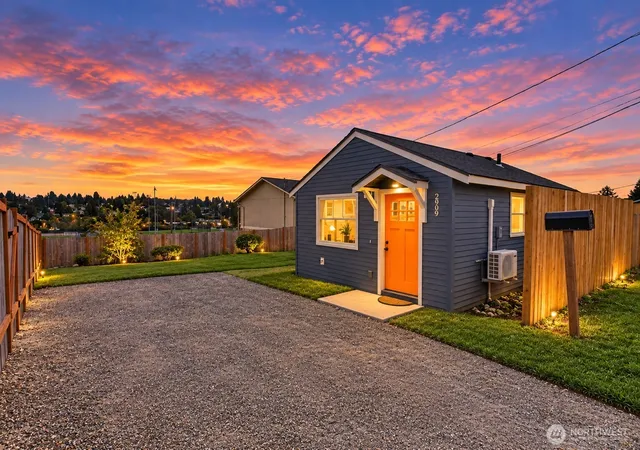 Photo 1 of Single family home for sale at 2909 Sw Cloverdale St, Seattle, WA 98126 | MLS# NWM2581938 | Listing updated on 2026-09-27