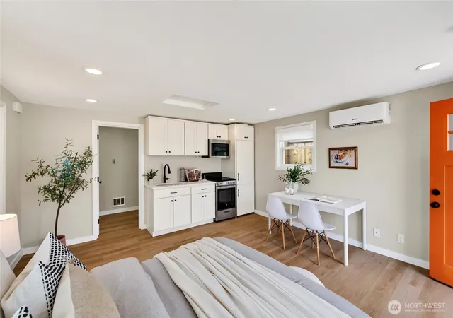 Photo 2 of Single family home for sale at 2909 Sw Cloverdale St, Seattle, WA 98126 | MLS# NWM2581938 | Listing updated on 2026-09-27