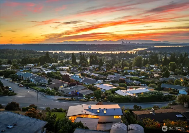 Photo 3 of Single family home for sale at 4360 Somerset Blvd Se, Bellevue, WA 98006 | MLS# NWM2581941 | Listing updated on 2026-10-02