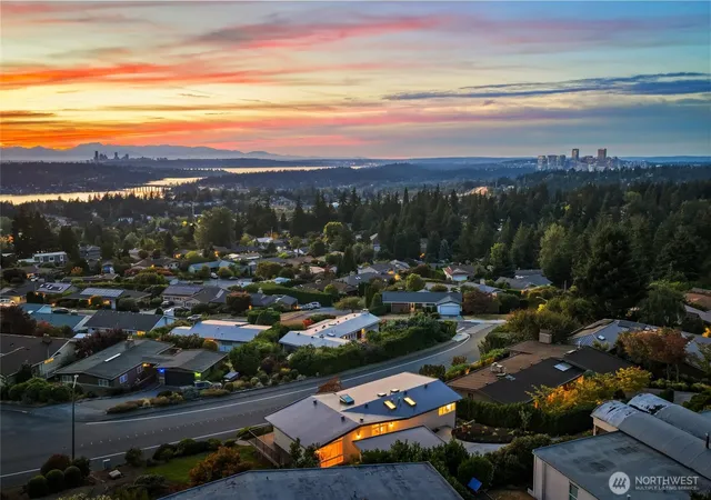 Photo 3 of Single family home for sale at 4360 Somerset Blvd SE, Bellevue, WA 98006 | MLS# NWM2581941 | Listing updated on 2026-10-02