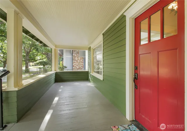 Photo 3 of Single family home for sale at 2318 Baker Ave, Everett, WA 98201 | MLS# NWM2581943 | Listing updated on 2026-09-22