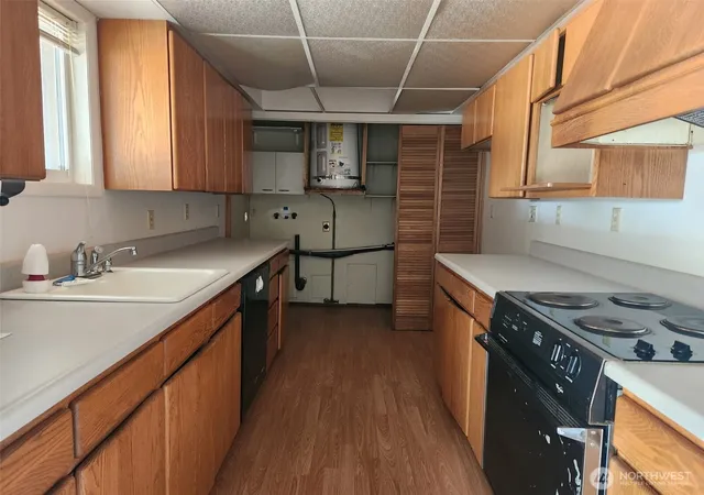 Photo 3 of Single family home for sale at 805 Lindberg Ln, Moses Lake, WA 98837 | MLS# NWM2581945 | Listing updated on 2026-09-28
