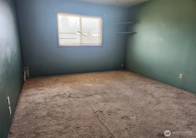 Photo 4 of Single family home for sale at 805 Lindberg Ln, Moses Lake, WA 98837 | MLS# NWM2581945 | Listing updated on 2026-09-28
