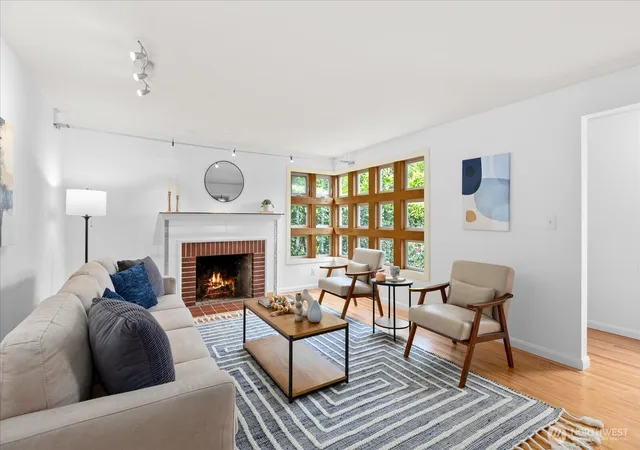 Photo 4 of Single family home for sale at 2804 Prosch Ave W, Seattle, WA 98119 | MLS# NWM2581946 | Listing updated on 2026-09-26