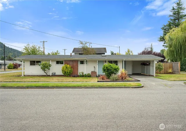 Photo 2 of Single family home for sale at 1418 Hillcrest Pkwy, Mount Vernon, WA 98274 | MLS# NWM2581949 | Listing updated on 2026-09-24