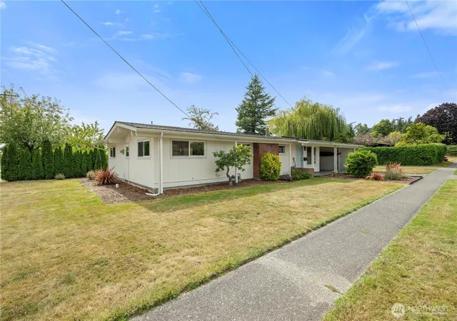Photo 3 of Single family home for sale at 1418 Hillcrest Pkwy, Mount Vernon, WA 98274 | MLS# NWM2581949 | Listing updated on 2026-09-24