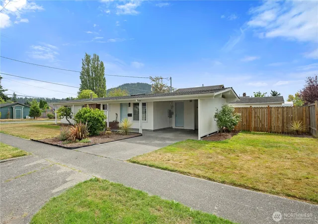 Photo 3 of Single family home for sale at 1418 Hillcrest Pkwy, Mount Vernon, WA 98274 | MLS# NWM2581949 | Listing updated on 2026-09-24