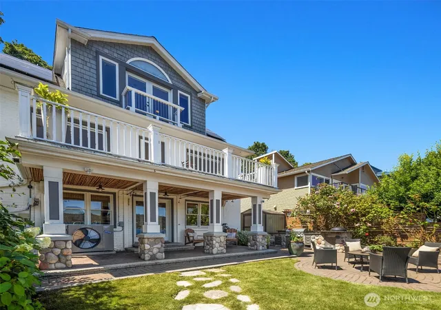Photo 4 of Single family home for sale at 11754 Riviera Pl NE, Seattle, WA 98125 | MLS# NWM2581955 | Listing updated on 2026-10-01