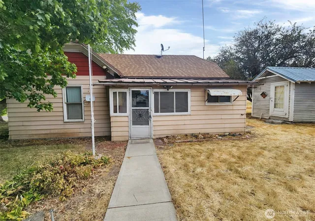 Photo 2 of Sale Pending at 103 W Oak St, Almira, WA 99103 | MLS# NWM2581969 | Listing updated on 2026-10-02