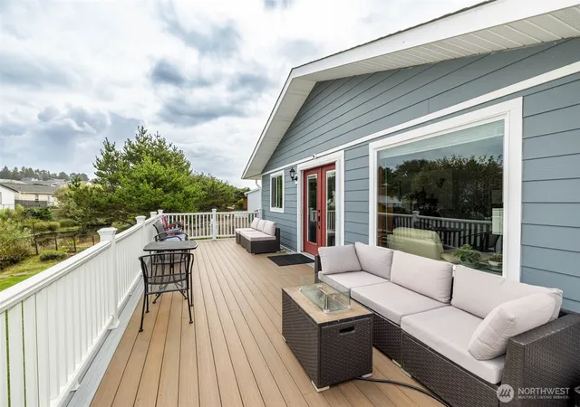 Photo 3 of Single family home for sale at 33018 G Pl, Ocean Park, WA 98640 | MLS# NWM2581974 | Listing updated on 2026-09-29