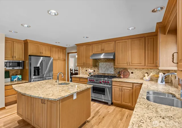Photo 3 of Sale Pending at 12017 93rd Place Ne, Kirkland, WA 98034 | MLS# NWM2582006 | Listing updated on 2026-10-02