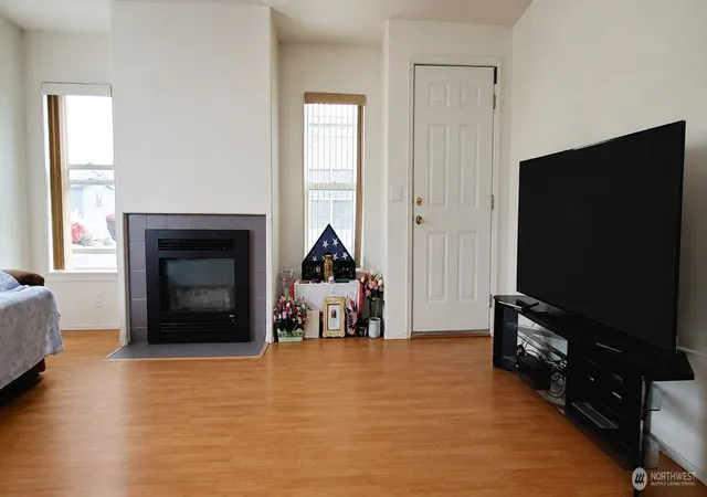 Photo 3 of Manufactured home for sale at 4751 Birch Bay Lynden Rd #161, Blaine, WA 98230 | MLS# NWM2582016 | Listing updated on 2026-09-21