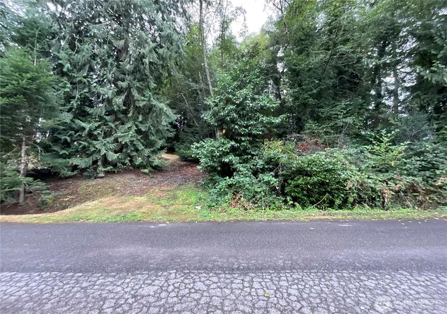 Photo 1 of Sale Pending at 749 Ne Woods Ct, Bremerton, WA 98311 | MLS# NWM2582018 | Listing updated on 2026-09-19