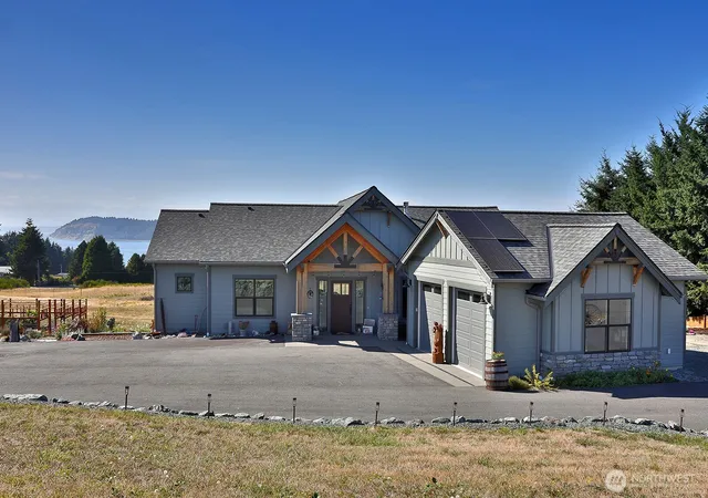 Photo 2 of Single family home for sale at 6182 Countner Ct, Clinton, WA 98236 | MLS# NWM2582035 | Listing updated on 2026-10-02